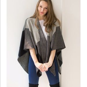 Elon Gray Knit Cape